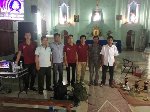 Dàn loa array cho hệ thống âm thanh nhà thờ