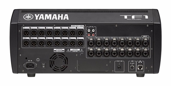 Mặt sau của bàn mixer Yamaha TF1