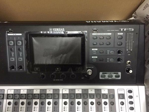 Màn hình cảm ứng của bàn mixer Yamaha TF5