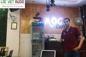 Kỹ thuật viên chụp ảnh kỷ niệm vs dự án