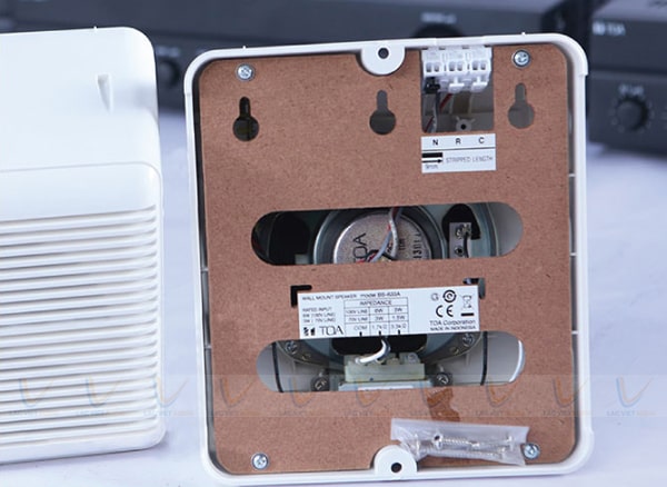 Loa hộp gắn tường TOA BS-633A mặt sau Loa hộp gắn tường TOA BS-633A mặt sau