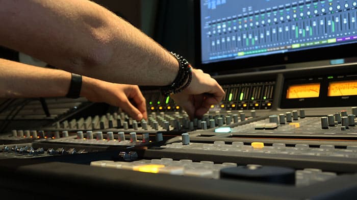 Tác dụng của mixer ngoài xử lý âm thanh có thể chỉ dùng để tổng hợp, chỉnh âm lượng