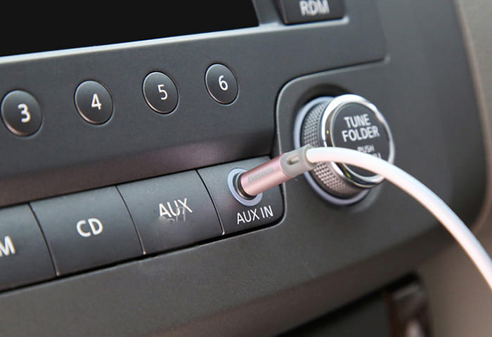 Cổng AUX IN, AUX OUT trên các thiết bị âm thanh Cổng AUX IN, AUX OUT trên các thiết bị âm thanh