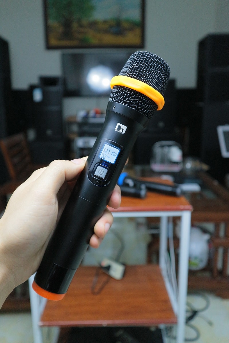 Trên tay micro không dây 4 tay mic QT-380