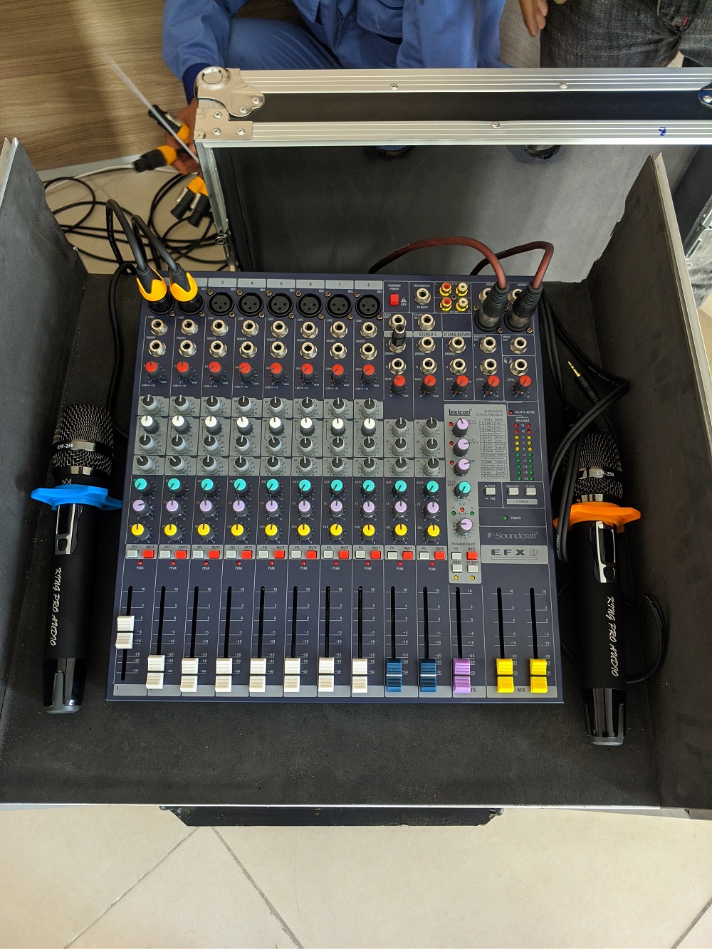 Bàn mixer soundcraft EFX 8 cho chất lượng âm thanh cực tốt