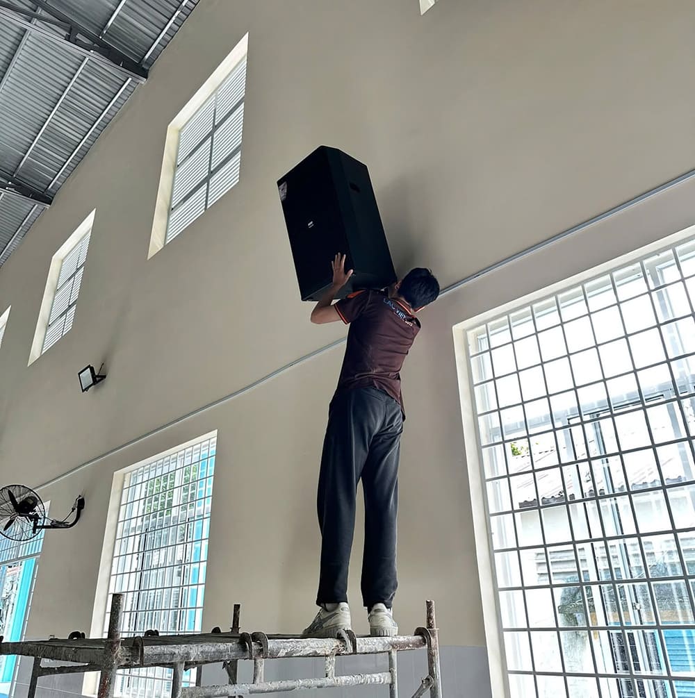 Lưu ý khi thực hiện cách treo loa lên tường