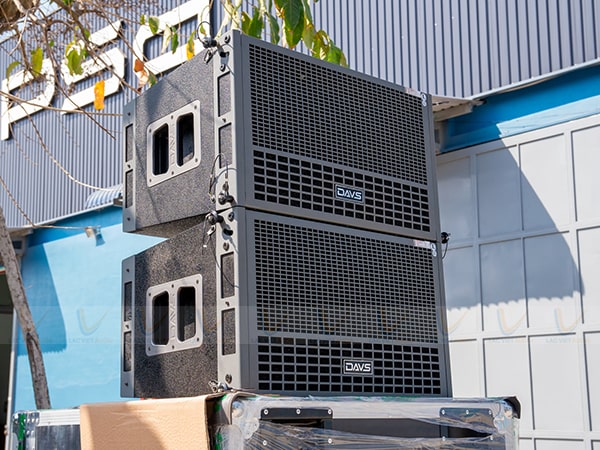 Array bass 40 thường có thiết kế khá đồ sộ Array bass 40 thường có thiết kế khá đồ sộ