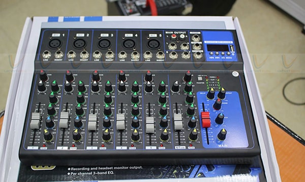 Mixer analog là thiết bị căn chỉnh hoàn toàn trên bảng điều khiển thiết bị