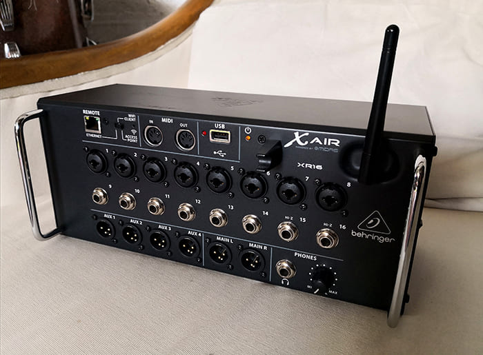 Mua bàn mixer Behringer XR16 chính hãng tại Lạc Việt Audio
