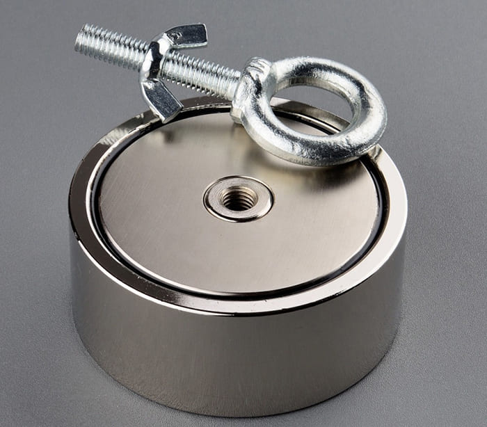 Nam châm Neodymium 600kg có thể được dùng để trục vớt những máy móc, kim loại dưới nước Nam châm Neodymium 600kg có thể được dùng để trục vớt những máy móc, kim loại dưới nước