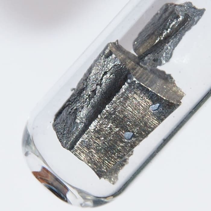 Neodymium là một kim loại đất hiếm có ký hiệu là Nd Neodymium là một kim loại đất hiếm có ký hiệu là Nd