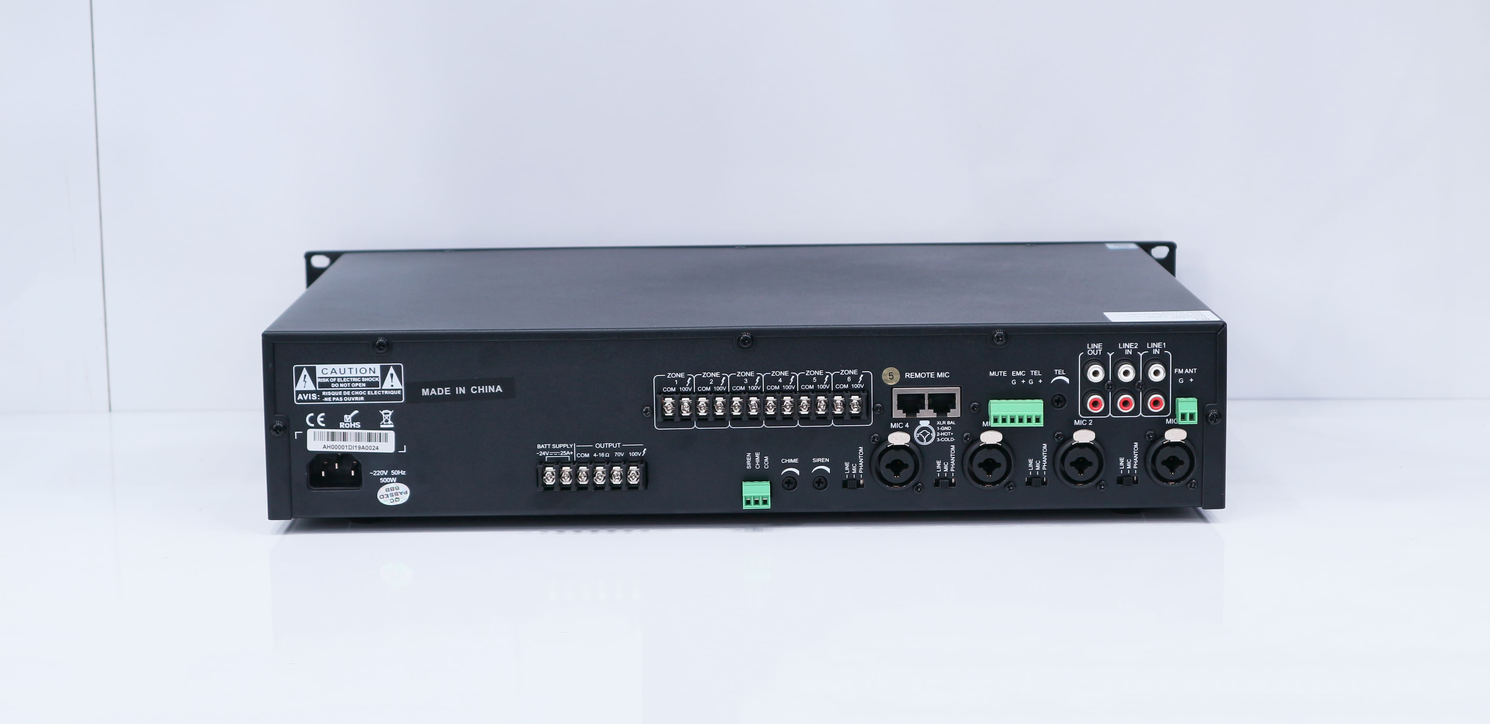 Mặt sau amply ITC TZ-6500 được thiết kế các cổng kết nối tiêu chuẩn, dễ dàng kết nối với các thiết bị khác