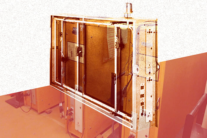 Plate Reverb sử dụng phản xạ âm từ những tấm kim loại rung Plate Reverb sử dụng phản xạ âm từ những tấm kim loại rung