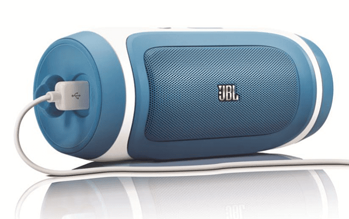 Sử dụng dây, chân sạc loa bluetooth chính hãng
