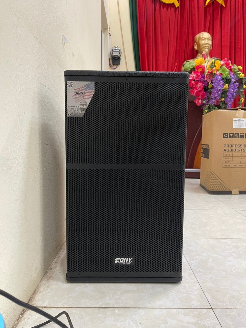 Loa Fony đã được sắp xếp đúng vị trí 2 bên cánh sân khấu