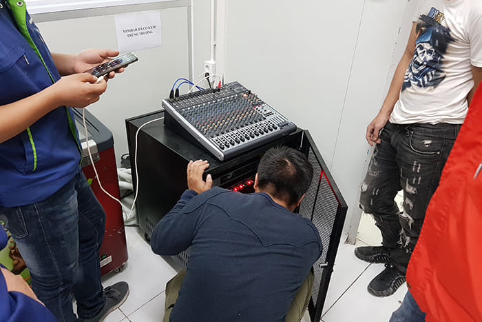 Bàn mixer đã được kết nối và test thử hiệu quả hoạt động