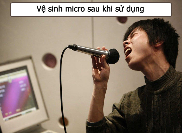 Hãy làm sạch micro sau khi hát karoke