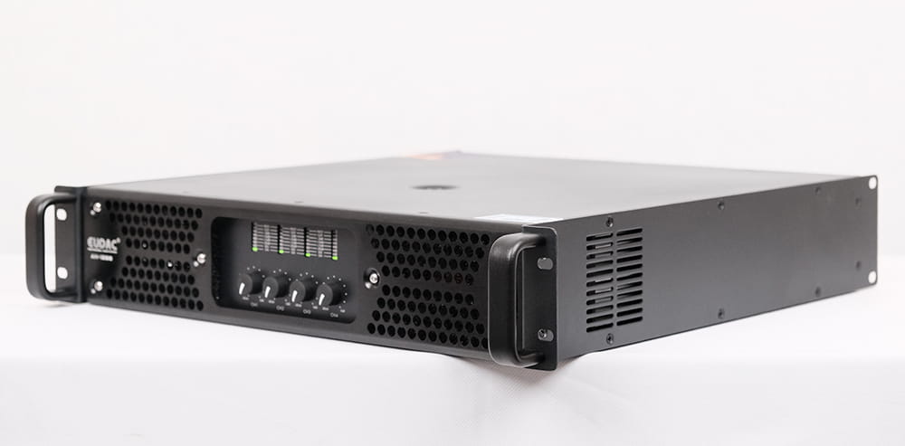 Góc nghiêng của main công suất EUDAC AH-1200 từ phải qua trái Góc nghiêng của main công suất EUDAC AH-1200 từ phải qua trái