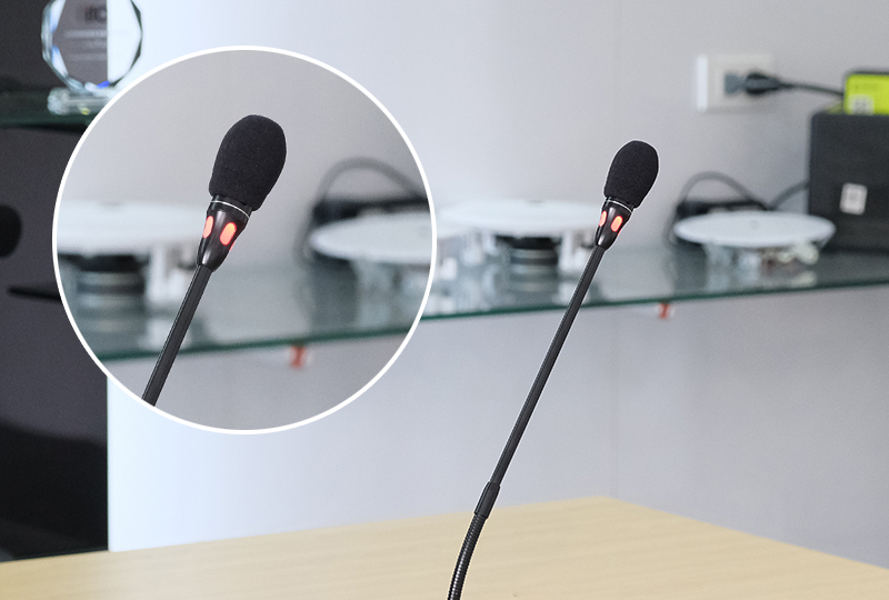 Đầu micro cùng được trang bị mút bọc giúp giảm tạp âm, gió rít