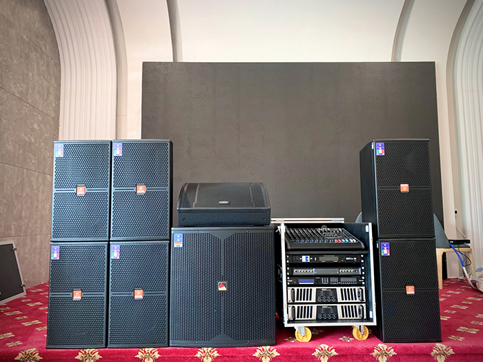 Tủ rack 12U đựng được thiết bị cho một hệ thống hội trường nhỏ, hội nghị hoặc KTV chuyên nghiệp