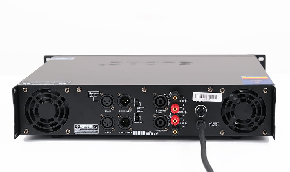 Phía sau của cục đẩy công suất EUDAC AH550