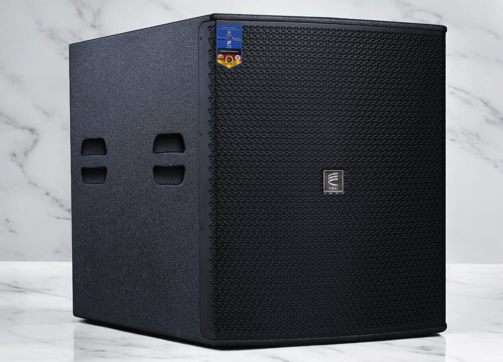 Loa sub EUDAC GL-18S với 2 tay cầm ở mặt bên thuận tiện cho việc khiêng vác