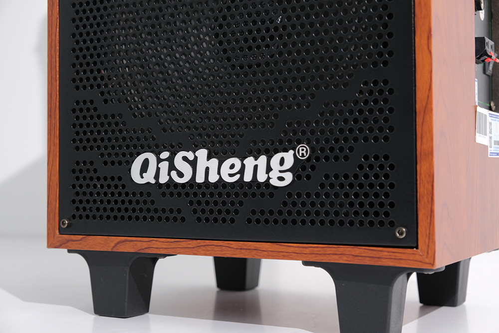 Loa QiSheng LX-308 có thiết kế chân đế phía dưới, chống bị ấm ướt tốt Loa QiSheng LX-308 có thiết kế chân đế phía dưới, chống bị ấm ướt tốt
