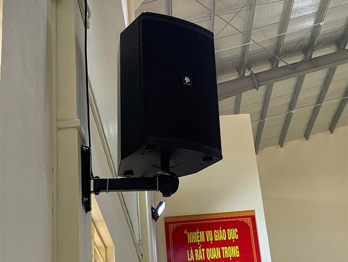 Loa HD toàn dải tích hợp chắc chắn, có thể điều chỉnh góc độ khi sử dụng Loa HD toàn dải tích hợp chắc chắn, có thể điều chỉnh góc độ khi sử dụng