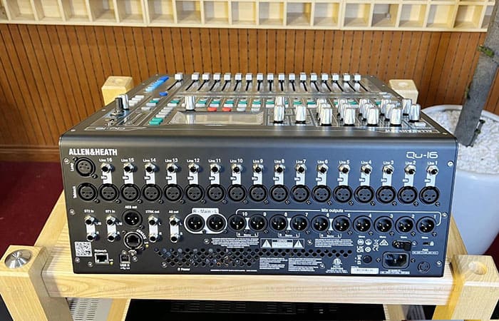 Bàn mixer Allen&Heath QU-16C cho âm thanh bùng nổ, sống động