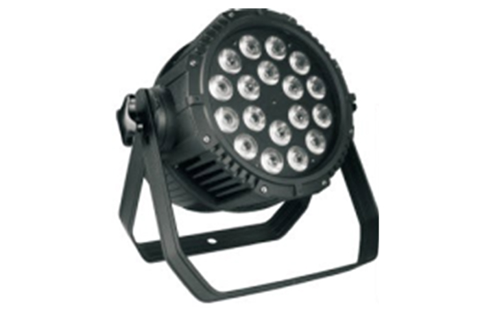 Đèn sân khấu JD Pro HT-P1810F sử dụng nguồn sáng từ 18 bóng LED 4in1, mỗi bóng có công suất 10W