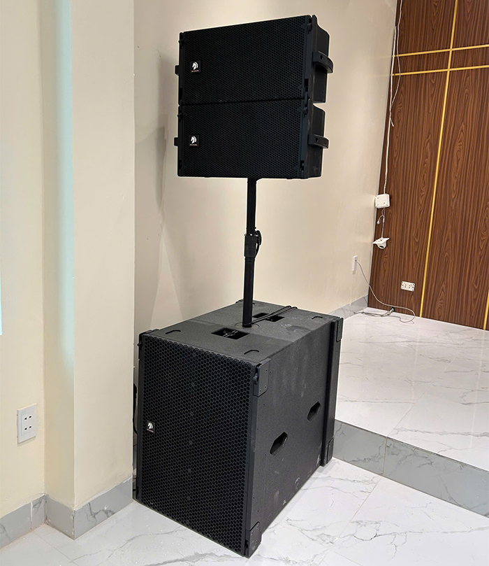Hệ thống loa array kết hợp sub bass lớn đáp ứng trình chiếu ấn tượng