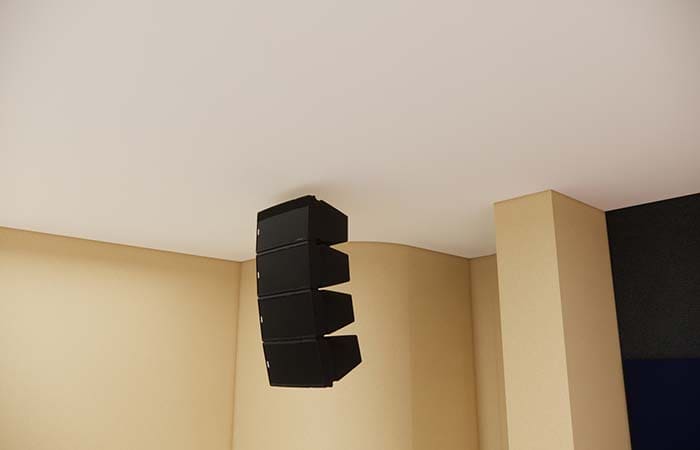 Loa array được treo cao cho âm thanh lan tỏa rộng