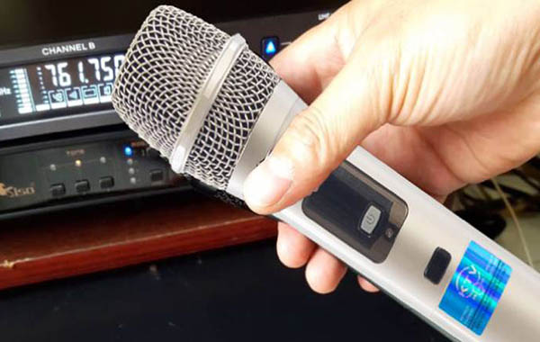 Không sử dụng cùng một tần số cho nhiều micro của một khu vực Không sử dụng cùng một tần số cho nhiều micro của một khu vực