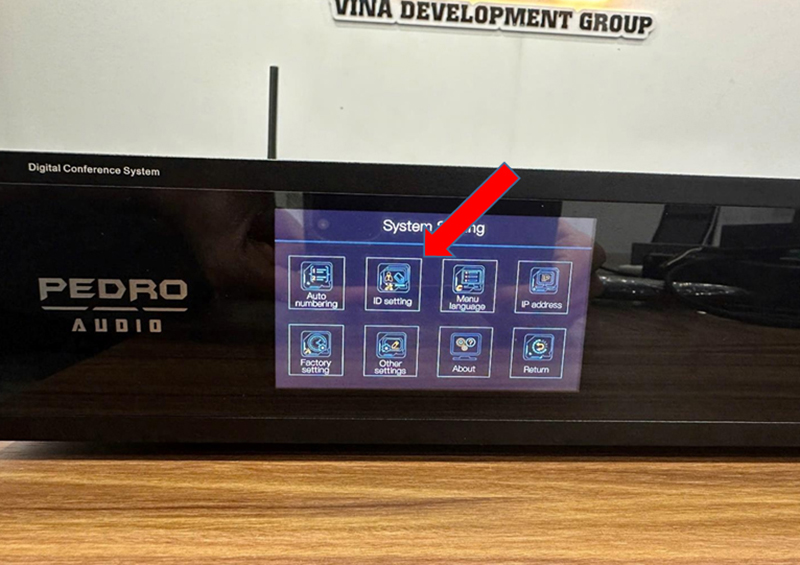 Bước 8: Chọn ID Setting để cài Micro chủ tọa và mic đại biểu.