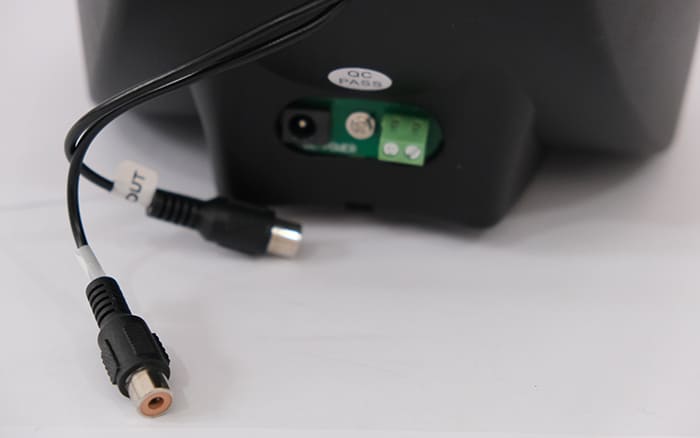 Loa PEDRO DU4-20BT dễ dàng kết nối với các thiết bị khác