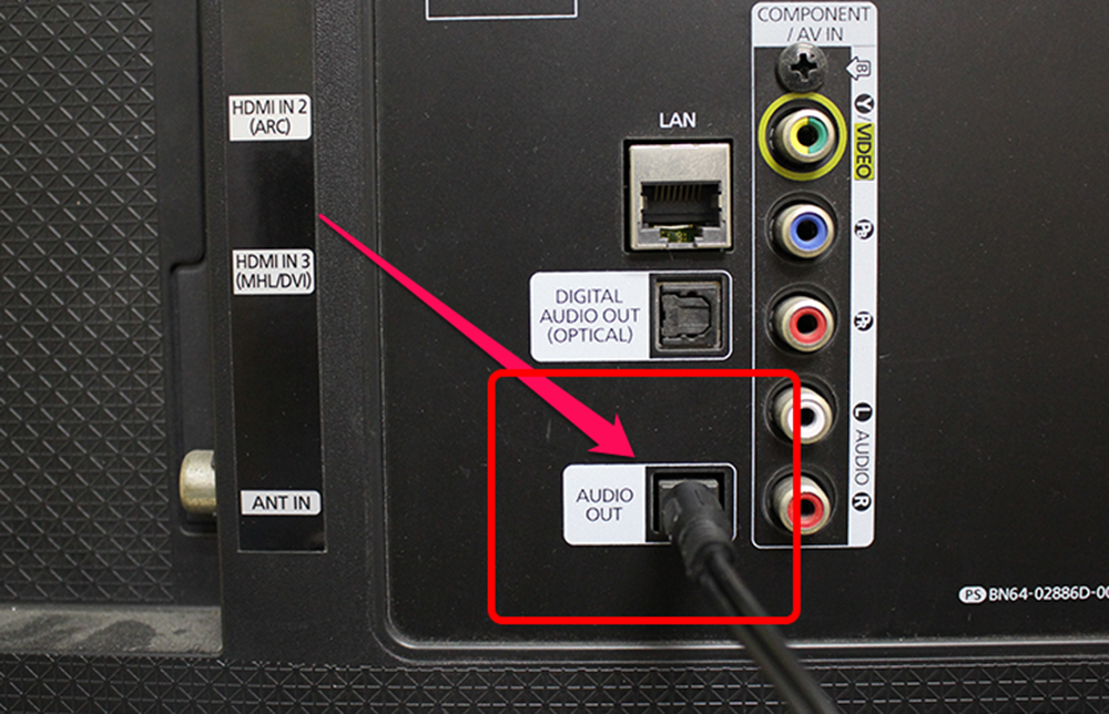 Cắm 1 đầu vào cổng output trên tivi