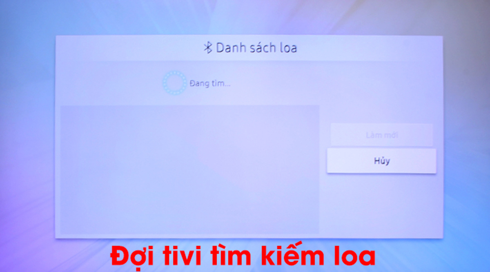 Đợi tivi tìm kiếm loa kẹo kéo để kết nối với chúng.