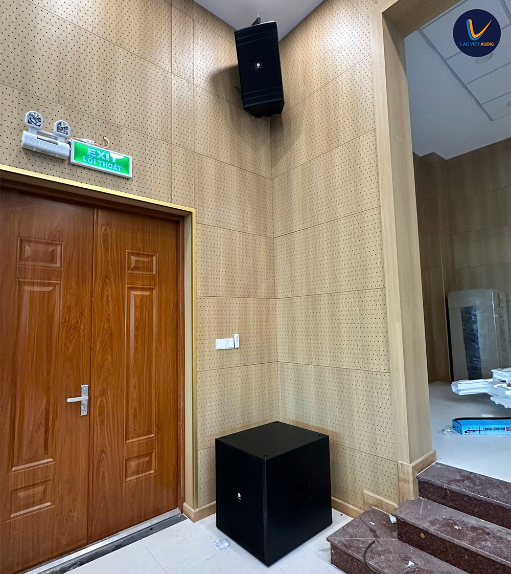 Loa hội trường và loa sub có sự đồng bộ về thương hiệu