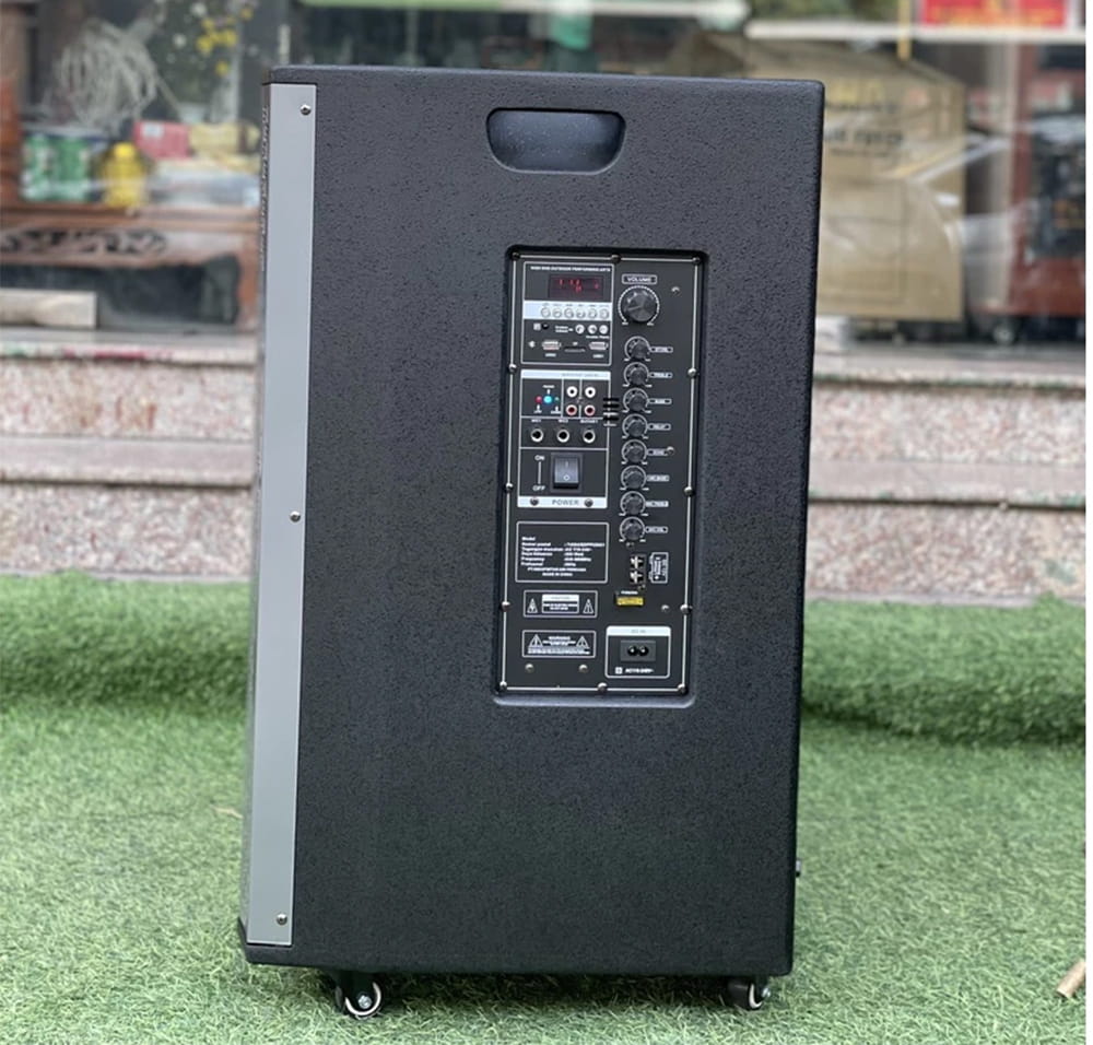 Bảng điều khiển trực quan dễ nhìn, dễ thao tác