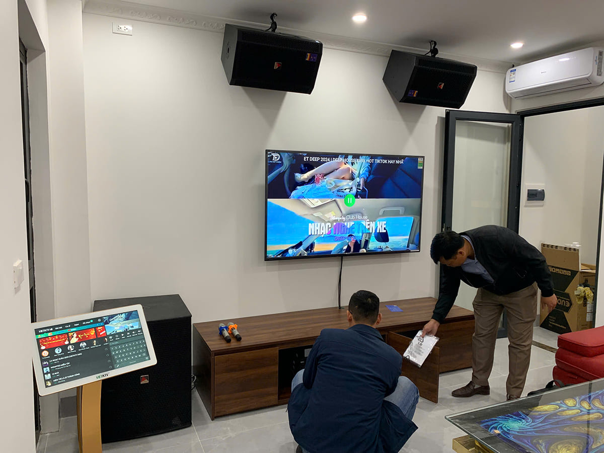 Chọn dàn karaoke cần chú ý tới: Số lượng thiết bị, kích thước của các thiết bị, bố trí như thế nào, nên đặt loa hay treo loa,.... Chọn dàn karaoke cần chú ý tới: Số lượng thiết bị, kích thước của các thiết bị, bố trí như thế nào, nên đặt loa hay treo loa,....