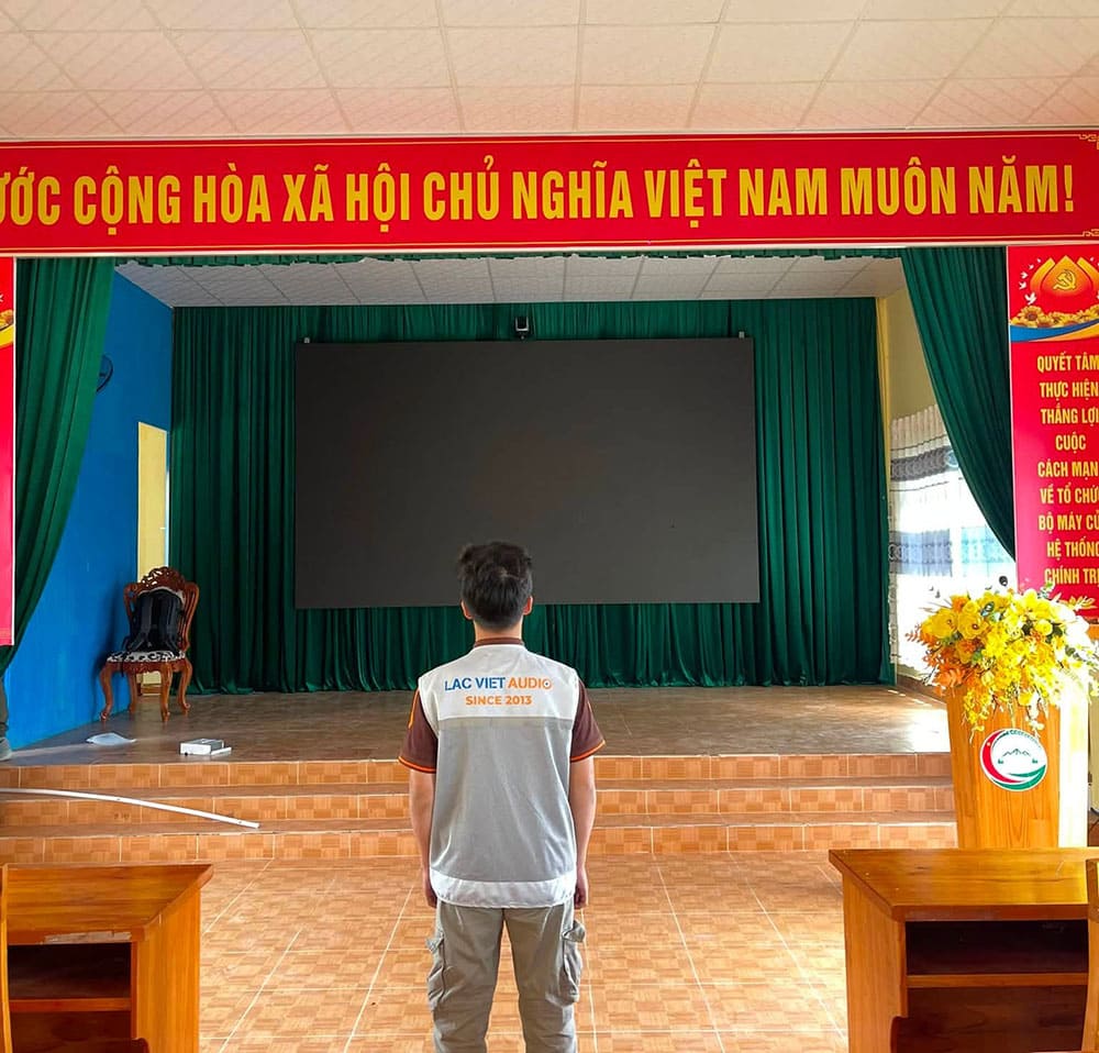 Chọn màn LED hội trường cần chú ý tới khoảng cách giữa khán giả và màn hình Chọn màn LED hội trường cần chú ý tới khoảng cách giữa khán giả và màn hình